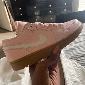Woman’s Jordan 1 size 7.5